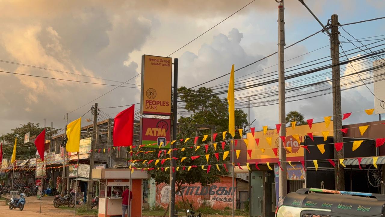 மாவீரர் நாளை அனுஷ்டிக்க எழுச்சி பெற்ற புதுக்குடியிருப்பு நகரம்